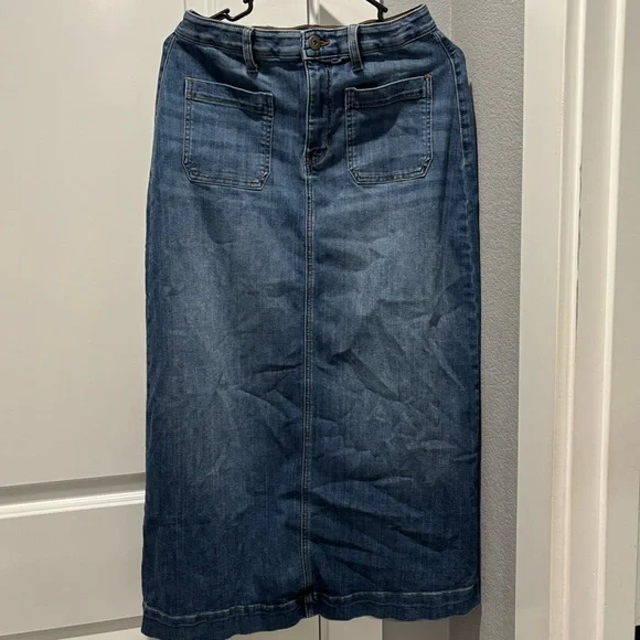 St. John's Bay Light Blue Denim Skirt with Contrast Stitching - Picture 1 of 4